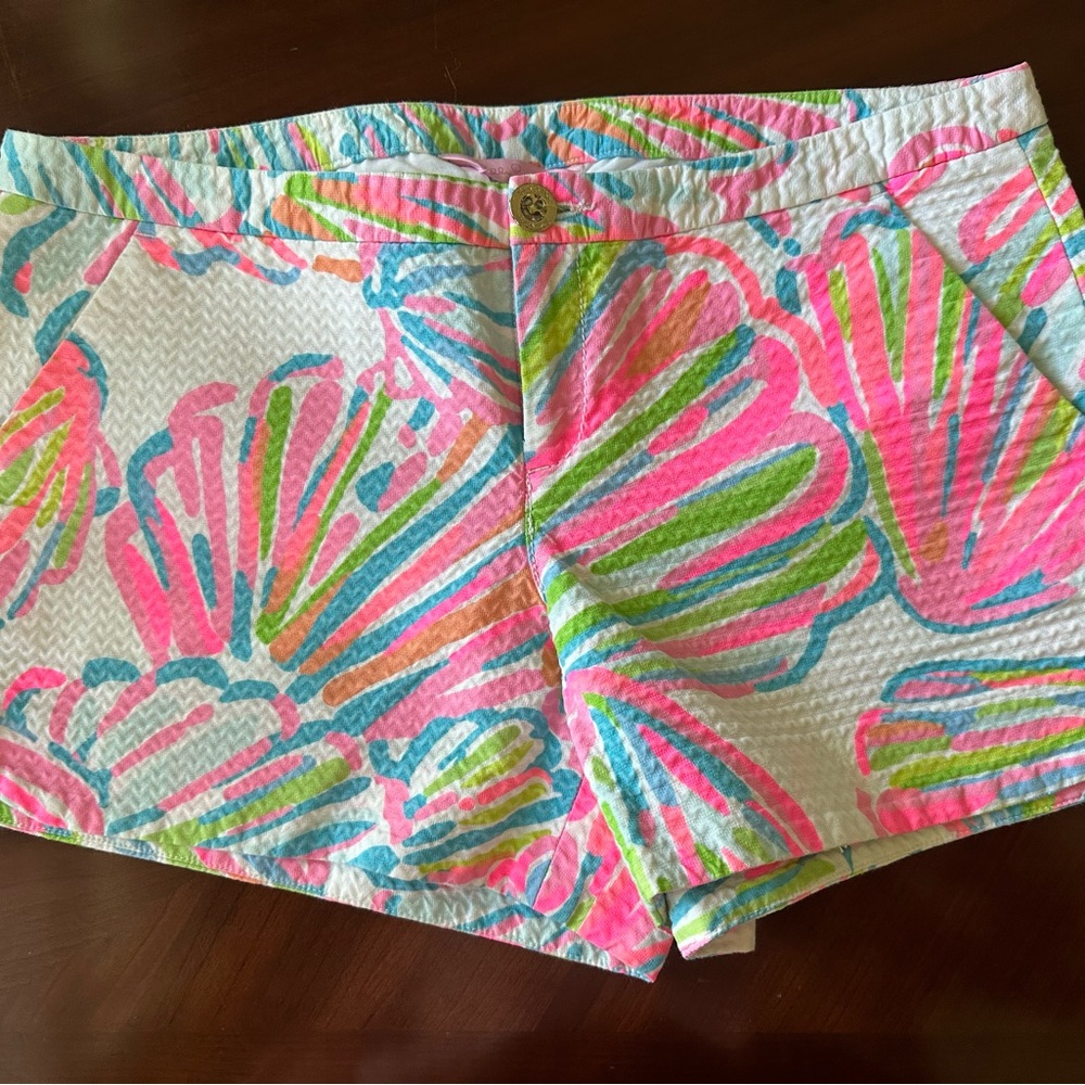 Women’s Lilly Pulitzer shell shorts, size 2